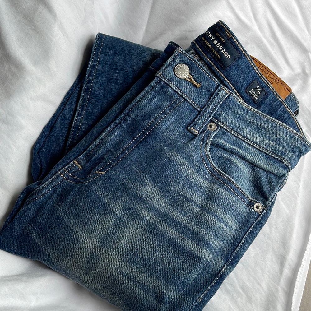 Lucky Brand “Bridgette Skinny” medium wash jean. Size 4
